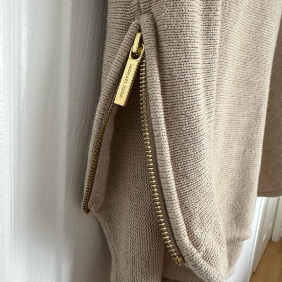 Michael Kors sweater. Medium. - Picture 4 of 11